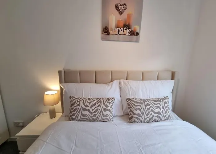 Charming 3Bed House In Strood