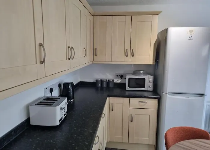 Charming 3Bed House In Strood