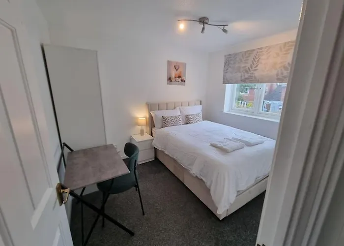 Charming 3Bed House In Strood