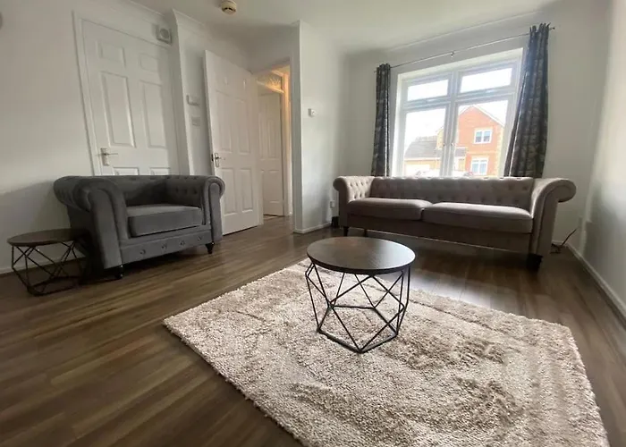 Charming 3Bed House In Strood