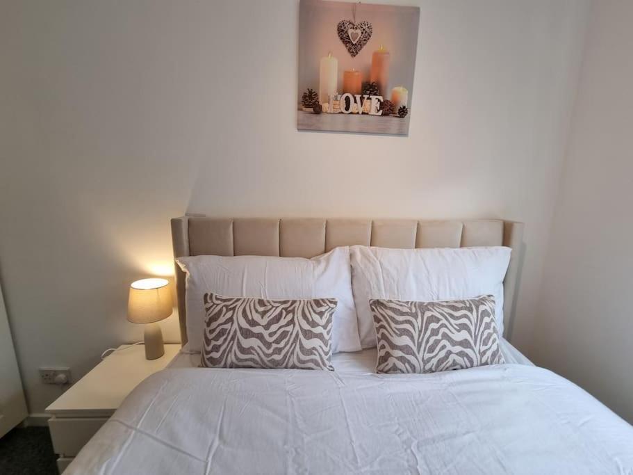 Charming 3bed House In Strood * Wainscot