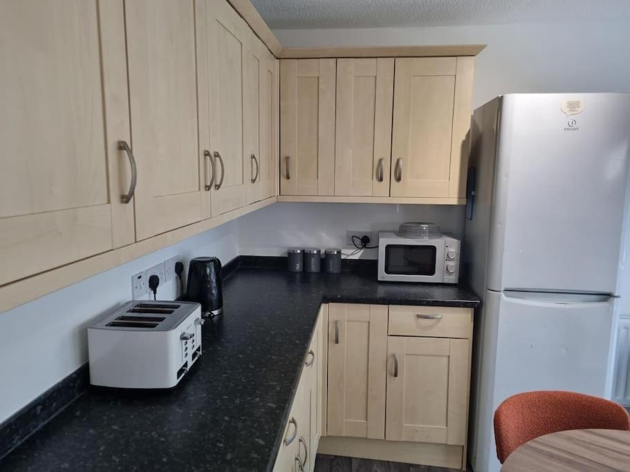 Charming 3bed House In Strood Holiday home Wainscot