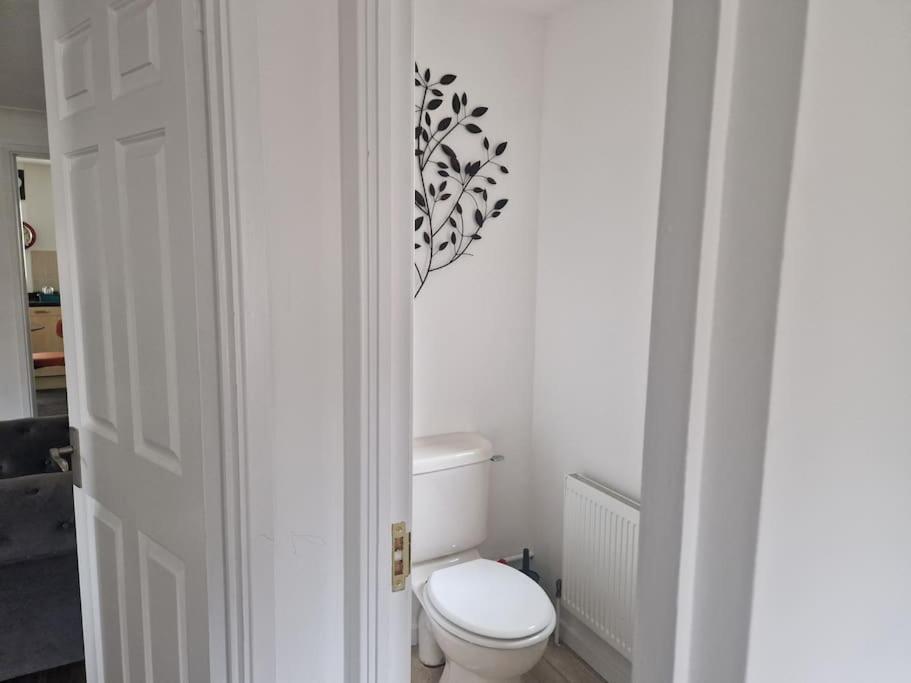 Charming 3bed House In Strood