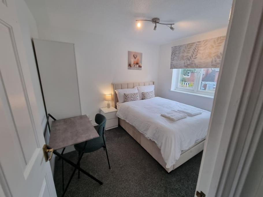 Charming 3bed House In Strood Holiday home *