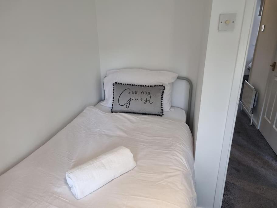 Holiday home Charming 3bed House In Strood