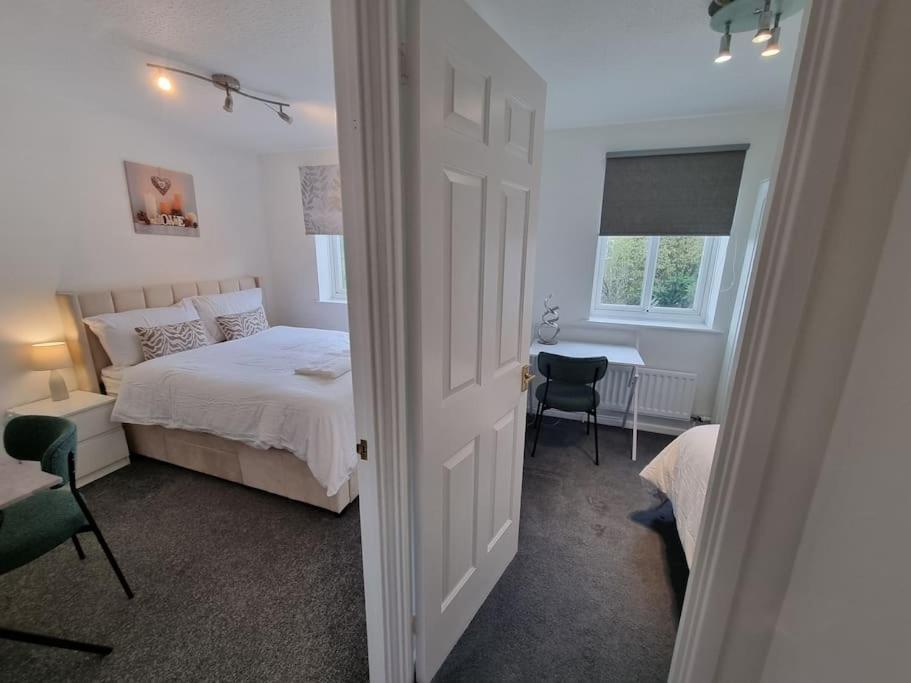 Charming 3bed House In Strood *