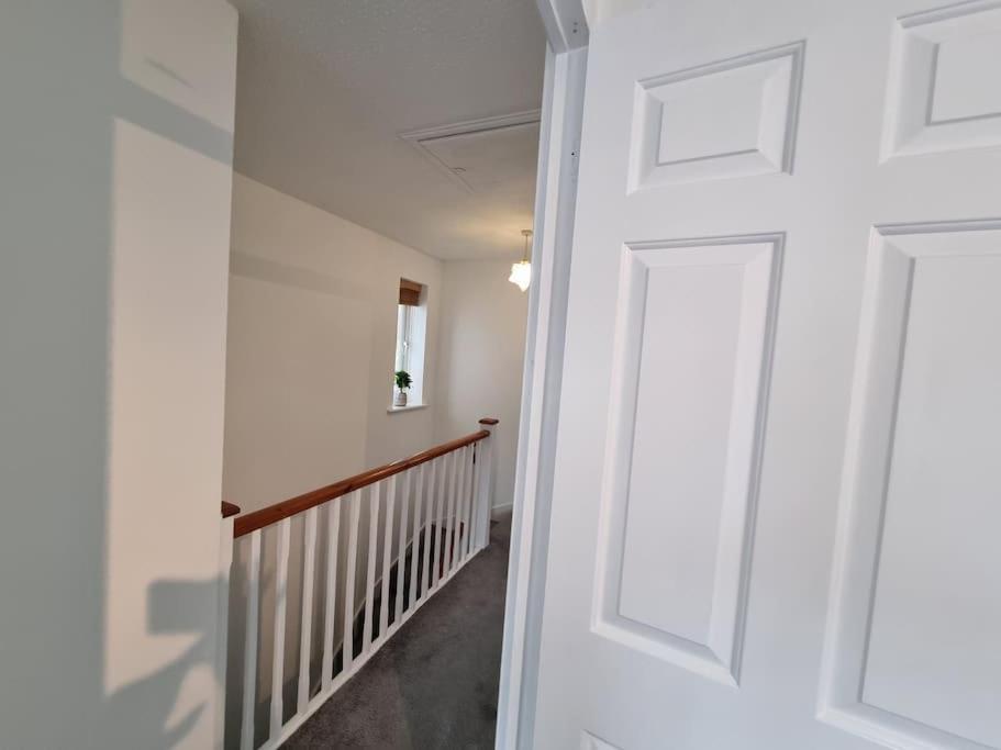 Charming 3bed House In Strood Holiday home Wainscot