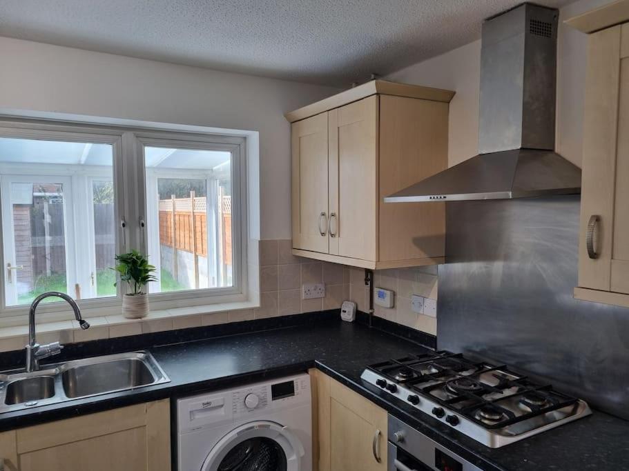 Charming 3bed House In Strood * Wainscot