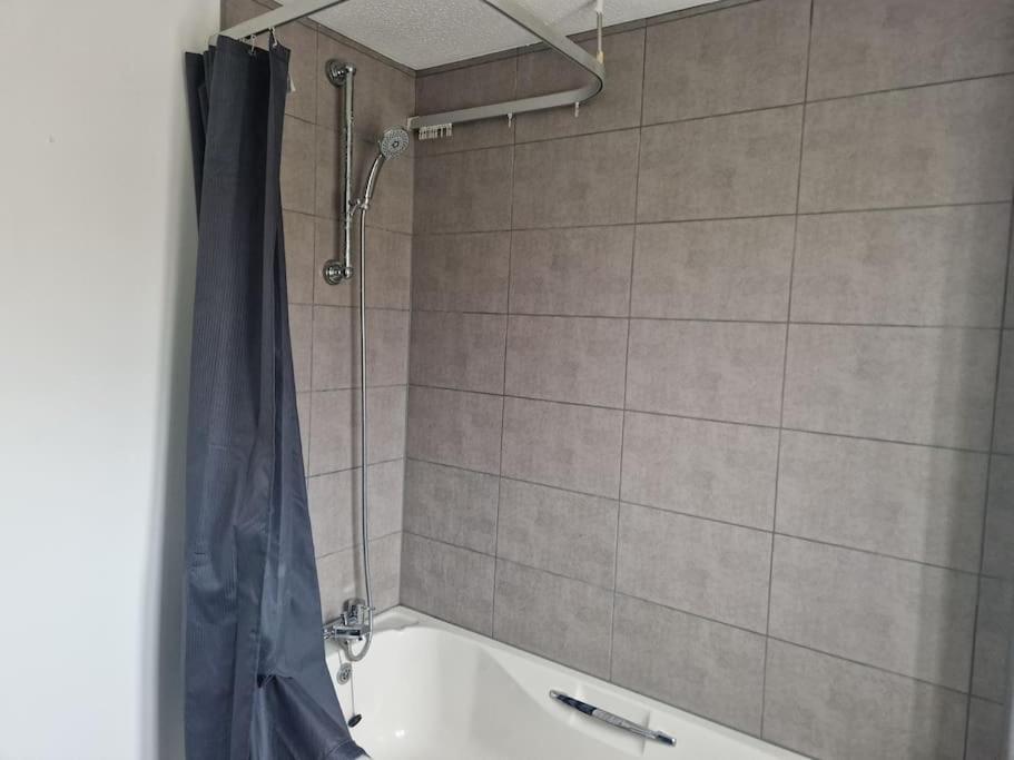 Holiday home Charming 3bed House In Strood Wainscot